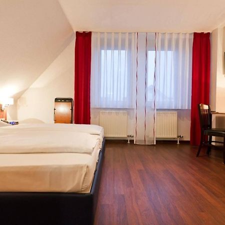 Hotel Domino Stuttgart Bagian luar foto