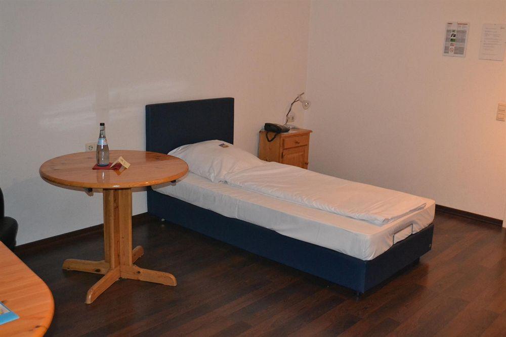 Hotel Domino Stuttgart Bagian luar foto