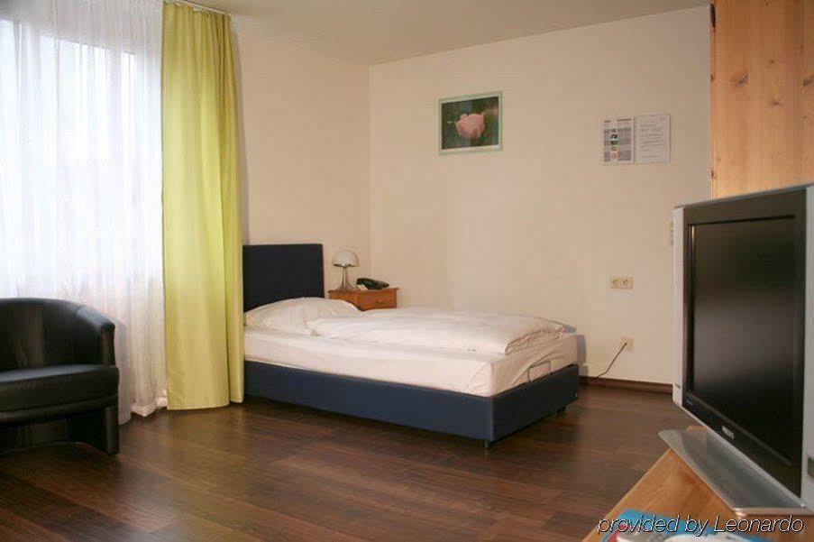 Hotel Domino Stuttgart Bagian luar foto