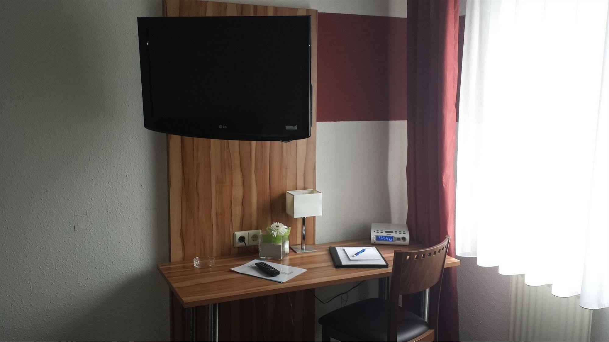 Hotel Domino Stuttgart Bagian luar foto
