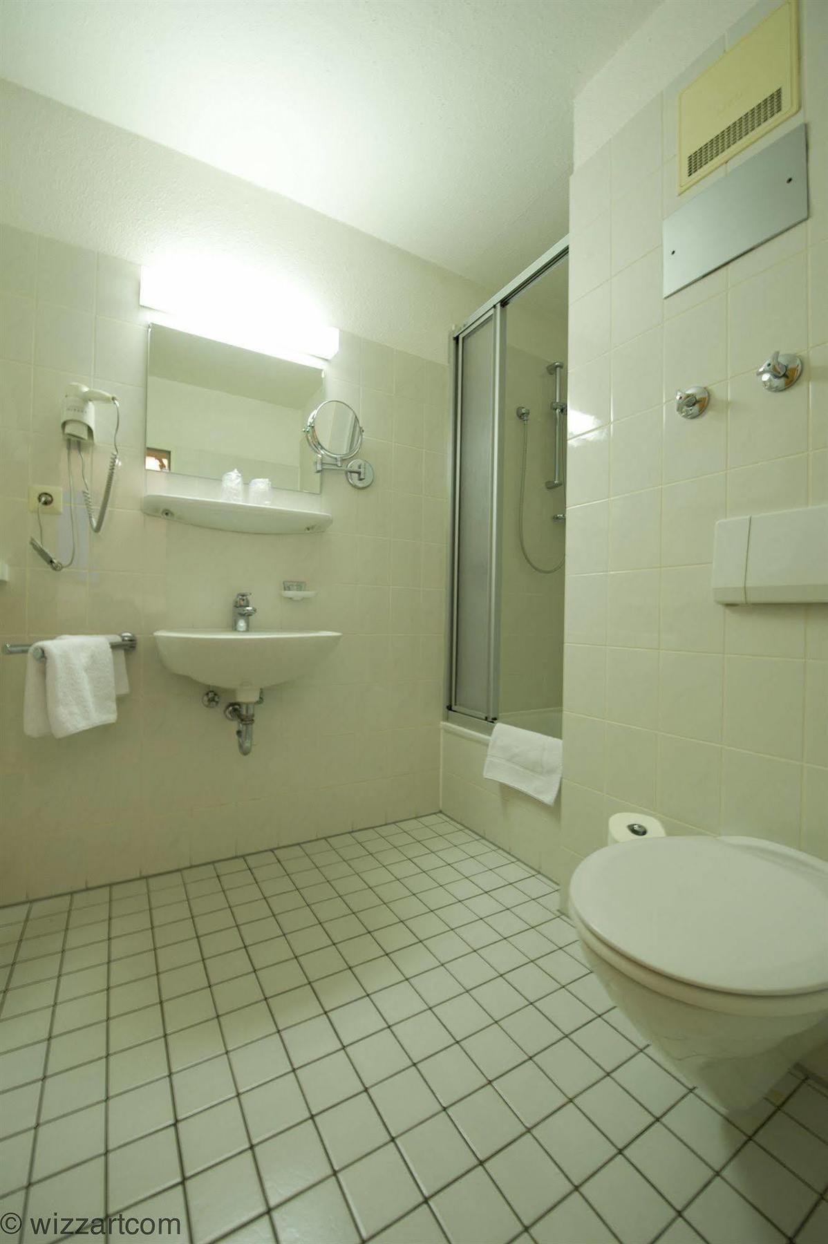 Hotel Domino Stuttgart Bagian luar foto