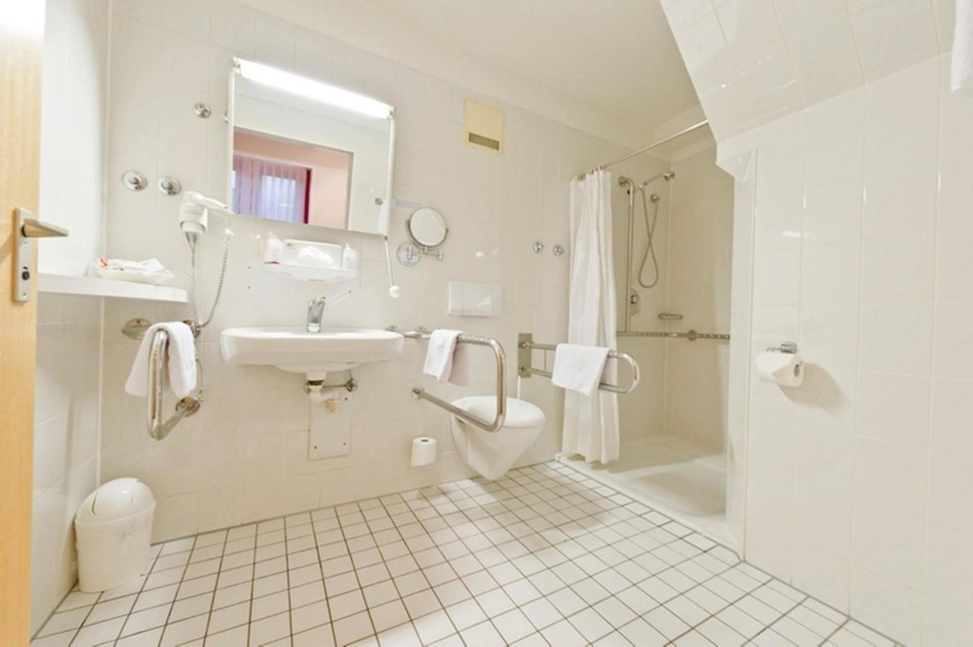 Hotel Domino Stuttgart Bagian luar foto