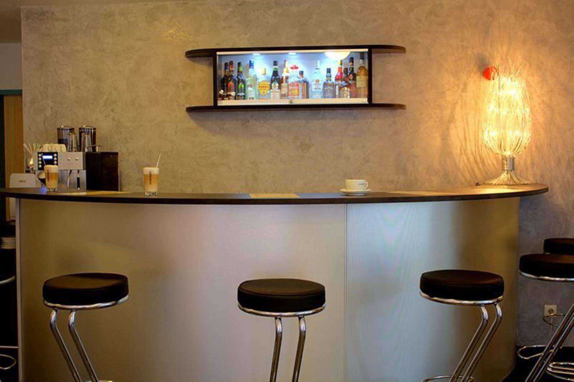 Hotel Domino Stuttgart Bagian luar foto