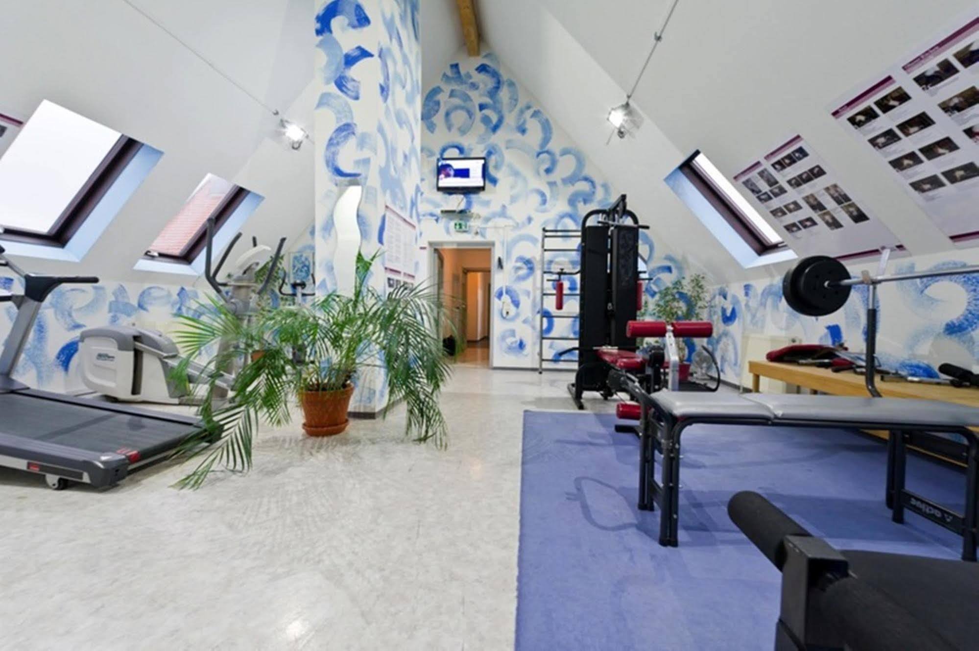 Hotel Domino Stuttgart Bagian luar foto